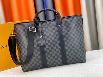 LV

size  47×34×16cm     
Briefcase computer bag 

110 dhs🇦🇪🇦🇪
Zain04
♥️♥️♥️