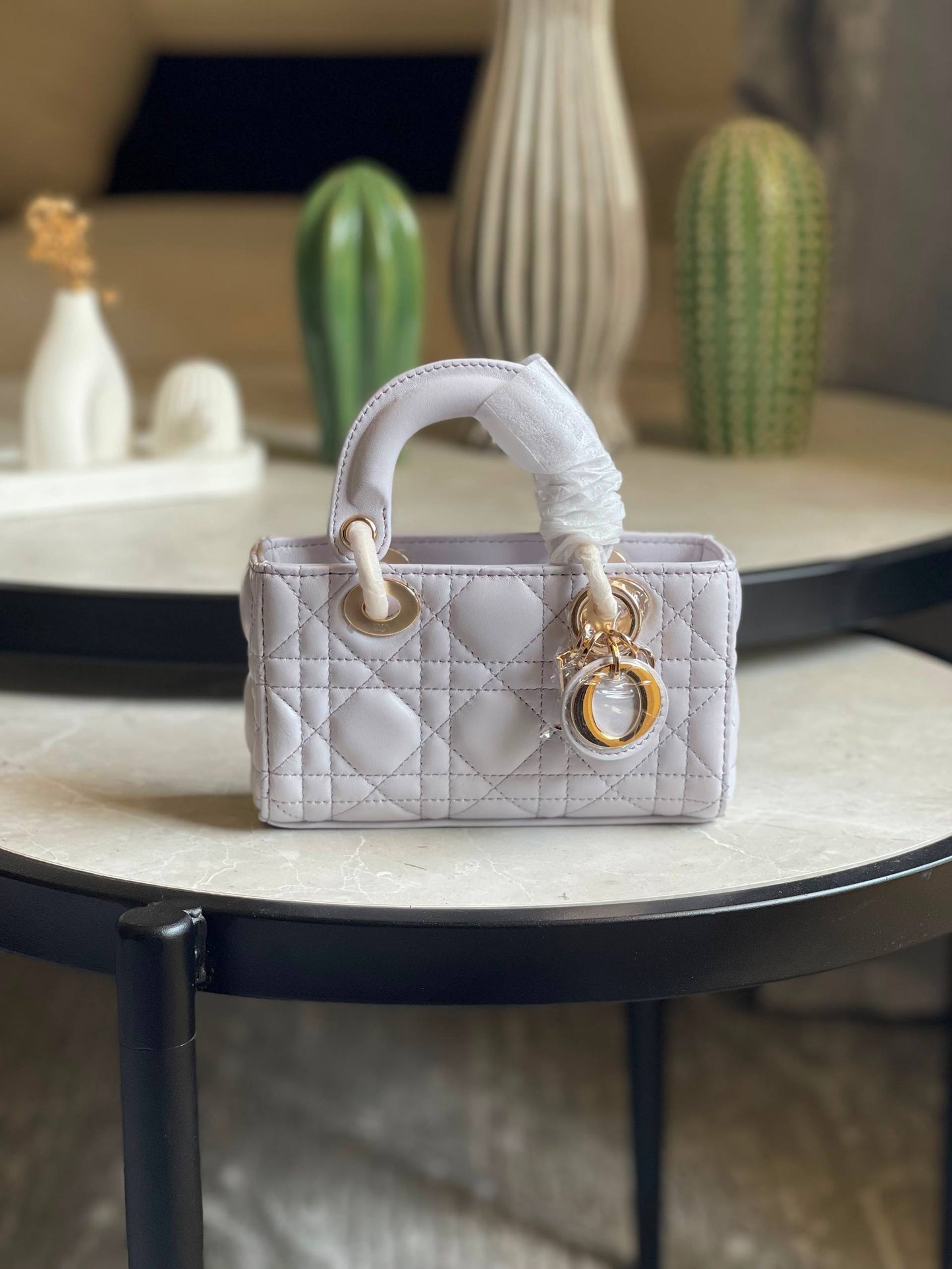 DIOR
Size- 16Cm💥
Available original box 📦 
With full packing 🎀🎀
Super high quality 💥💥
For Price 👇 WhatsApp✅
0568585901 
0507557372
0552275751 Owner Zain 👌

Zain283
♥️♥️♥️