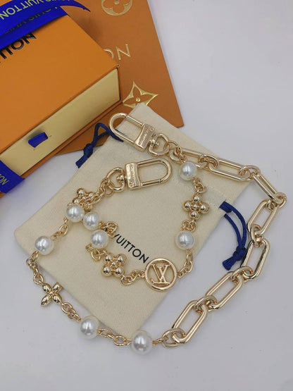 Keychain
80 dhs🪙🖤

Zain89
♥️♥️♥️