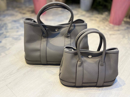 HERMES
 GARDEN BAG
25cm  95 dhs✅
30cm  105 dhs✅

Zain44
♥️♥️♥️