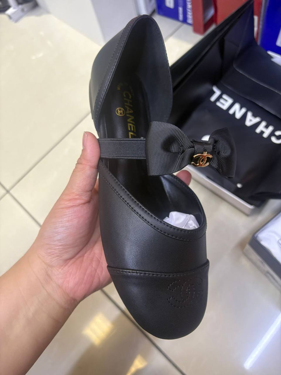 Chanel  
Size 36-41
120 dhs❤️

Zain145
♥️♥️♥️