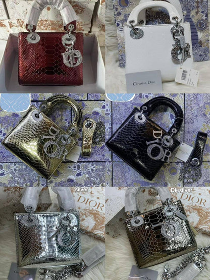 💎 Lady Dior 
1️⃣ First quality +🎁
Logo with diamond💎
Size : 17 * 14 * 7 cm
125 dhs❤️
with box 🎁

Zain115
♥️♥️♥️
