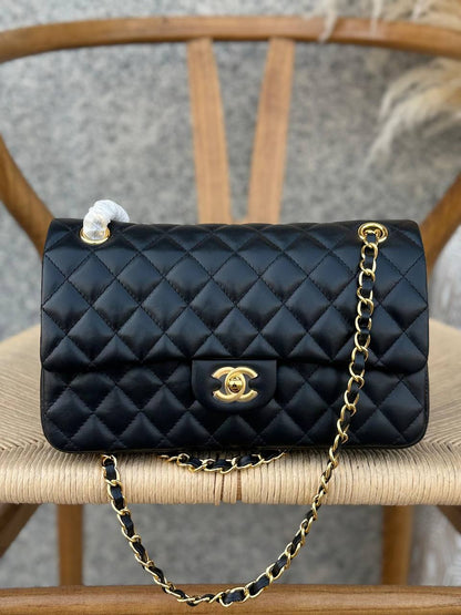 Available Again✨✨✨
CHANEL
25cm
350 dhs🪙🌨️
Top quality 
Full Packing🎁✨✨

Zain167
♥️♥️♥️