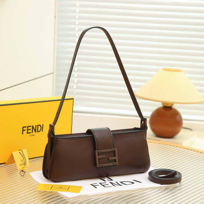FENDI 
GOOD QUALITY 🔥
90 DHS✅
WITH BOX 📦 

Zain28
♥️♥️♥️