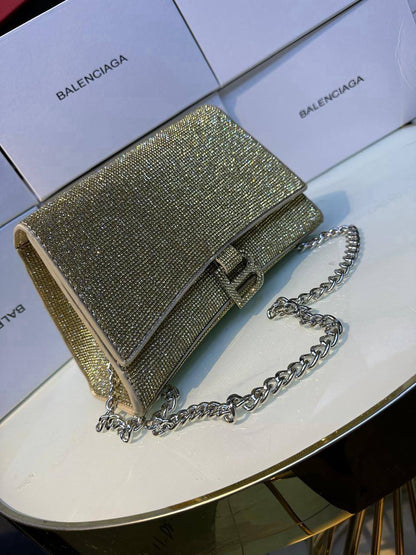 BALENCIAGA 
90 dhs✅
with box

Zain90
♥️♥️♥️
