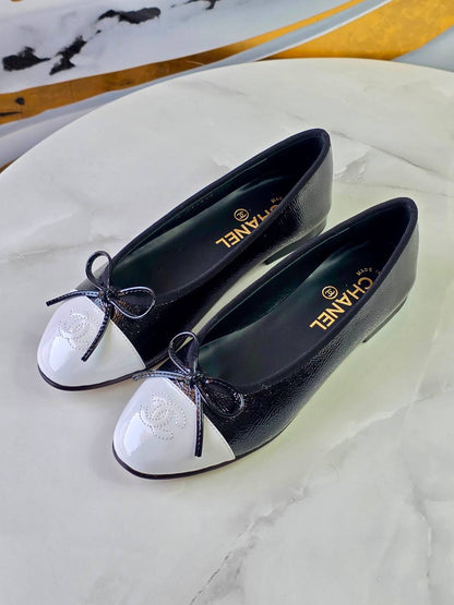 Chanel
Super *AAA* *+* Quality 💯 
With original packing🎁🎁
SIZE:36and42
450 dhs🇦🇪🇦🇪

Zain309
♥️♥️♥️