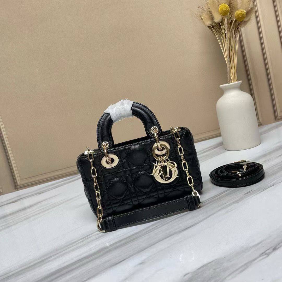Dior
master💓
270 dhs✅

Zain153
♥️♥️♥️