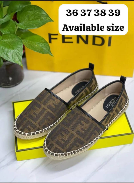 Fendi
 ( 𝐬𝐩𝐚𝐝𝐫𝐢𝐥𝐥𝐬 )
💯high quality
115 dhs✅

Zain86
♥️♥️♥️