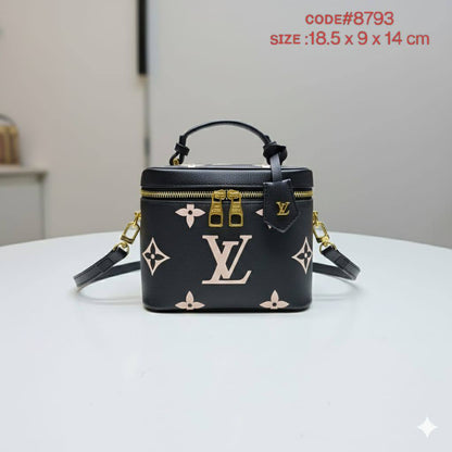 LV
ᴠᴀɴɪᴛʏ ᴍᴀᴋᴇ ᴜᴘ ʙᴀɢ
ᴍᴀᴛᴛᴇ MM ᴍᴏɴᴏɢʀᴀᴍ
ɢᴏʟᴅ ʜᴀʀᴅᴡᴀʀᴇ 
ᴡɪᴛʜ ʟᴏɴɢ ʙᴇʟᴛ sᴛʀᴀᴘ
sɪᴢᴇ: 18.5 cm

65 dhs✅

Zain31
♥️♥️♥️
