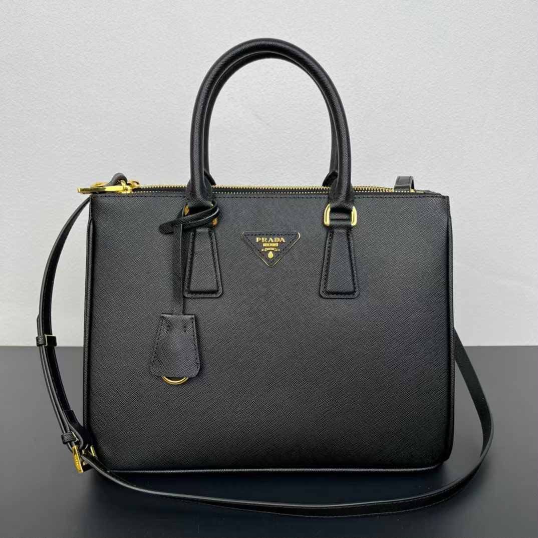 Prada

350 dhs🇦🇪🇦🇪🇦🇪


Zain153
♥️♥️♥️