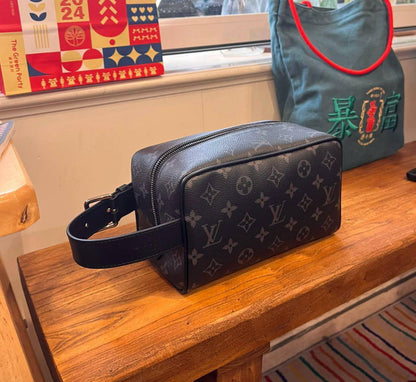 LV Hand Bag 
Super Master
175 dhs🇦🇪🇦🇪

Zain33
♥️♥️♥️