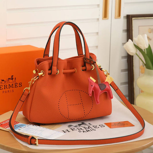 Hermes 
120 dhs✅ 

with box
🎁🎁🎁

Zain235
♥️♥️♥️
