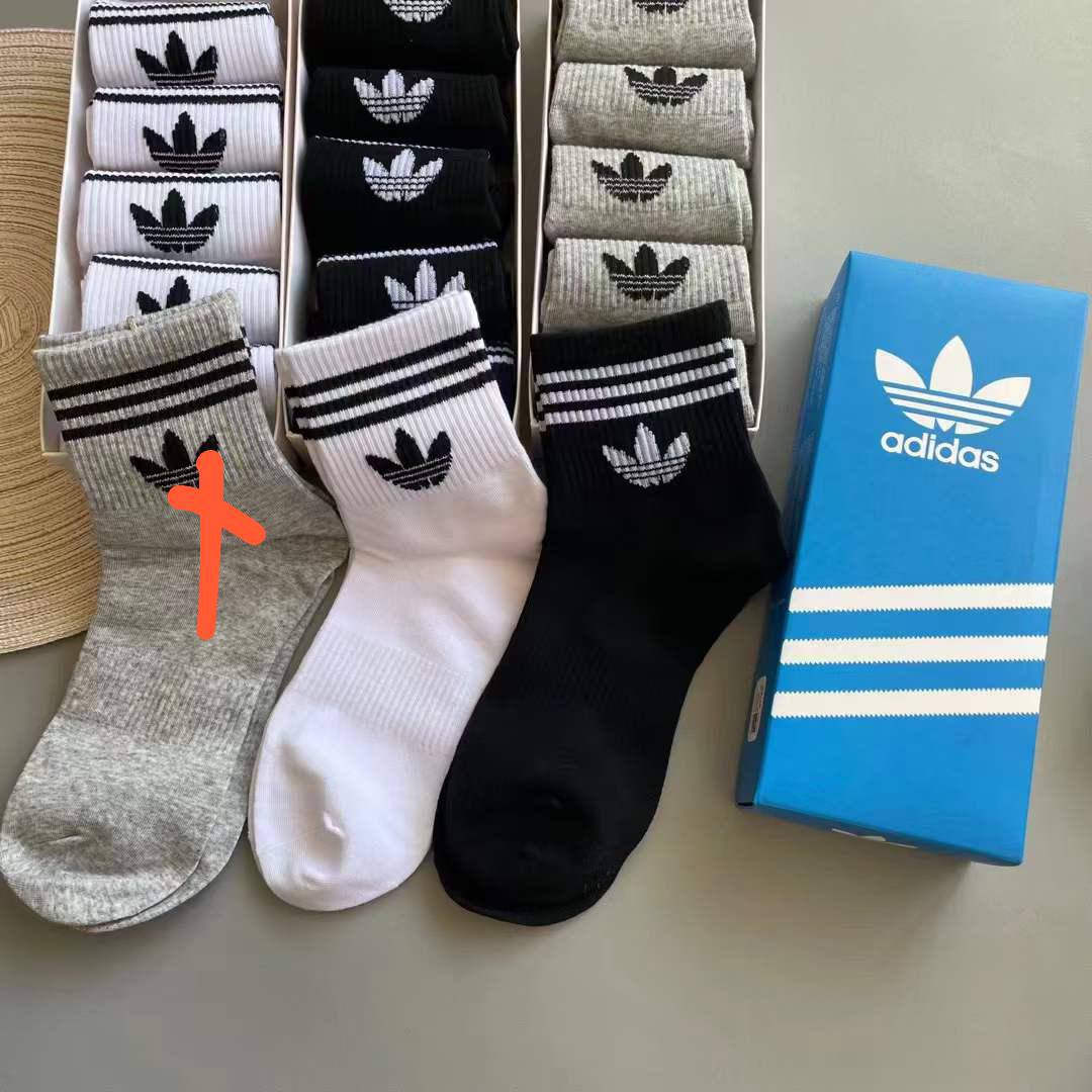 Socks

Withbox 
🎁🎁🎁

35 dhs🪙🌨️

Zain40
♥️♥️♥️