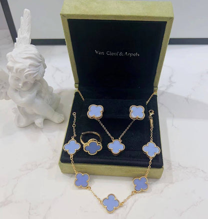 VCA SET ❤️‍🔥*
Necklace ✨
Earring 🍁
Bracelet 🦋
Ring free size 💍
Master quality 💯
With normal boxes 📦 
50 dhs❣️
With master box 🗃️ 
75 dhs❣️

Zain216
♥️♥️♥️