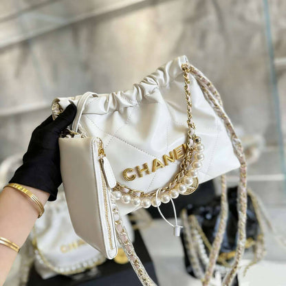 CHANEL 
NEW CAME GOOD QUALITY 

WITH BOX 
🎁🎁🎁

100 dhs❣️

Zain279
♥️♥️♥️