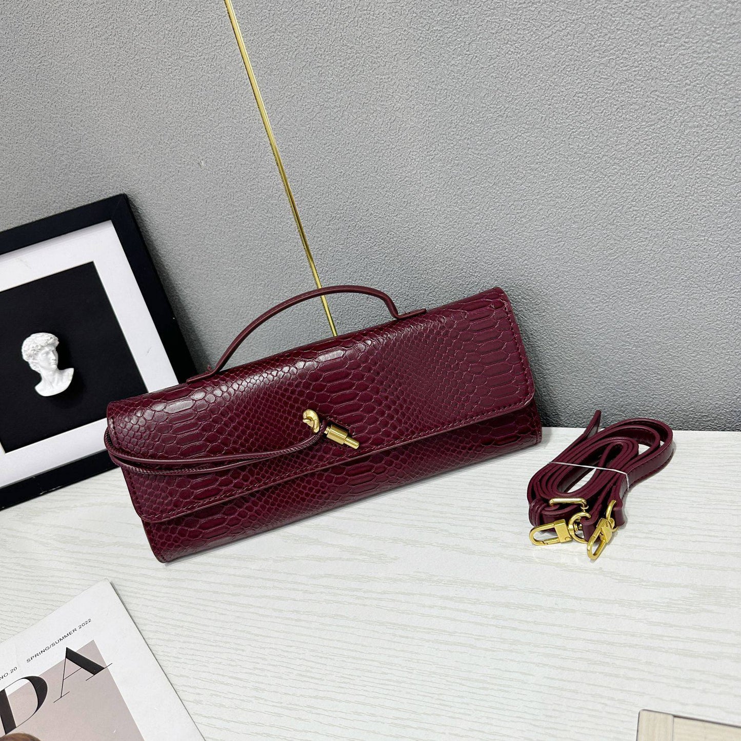 Bottega
85 dhs🪙🌨️ 

with box
🎁🎁🎁

Zain38
♥️♥️♥️