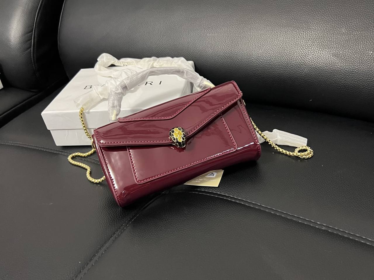 Bvlgari
100 dhs✅

with box  
🎁🎁🎁

20cm

Zain26
♥️♥️♥️
