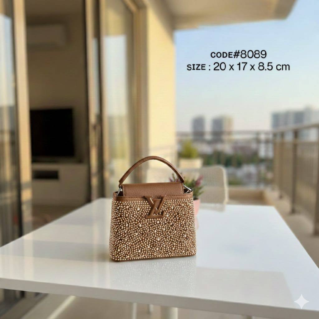 LV
ᴄᴀᴘᴜᴄᴄɪɴᴇ ɪɴ ɢʟɪᴛᴛᴇʀs
sᴜᴀᴅᴇ ᴍᴀᴛᴛᴇ ʟᴇᴀᴛʜᴇʀ ᴍᴀᴛᴇʀɪᴀʟ
ᴡɪᴛʜ ʟᴏɴɢ ʙᴇʟᴛ sᴛʀᴀᴘ
sɪʟᴠᴇʀ ʜᴀʀᴅᴡᴀʀᴇ
sɪᴢᴇ : 20 cm
ᴡɪᴛʜ BOX
🎁🎁🎁

70 dhs🪙🌨️

Zain31
♥️♥️♥️
