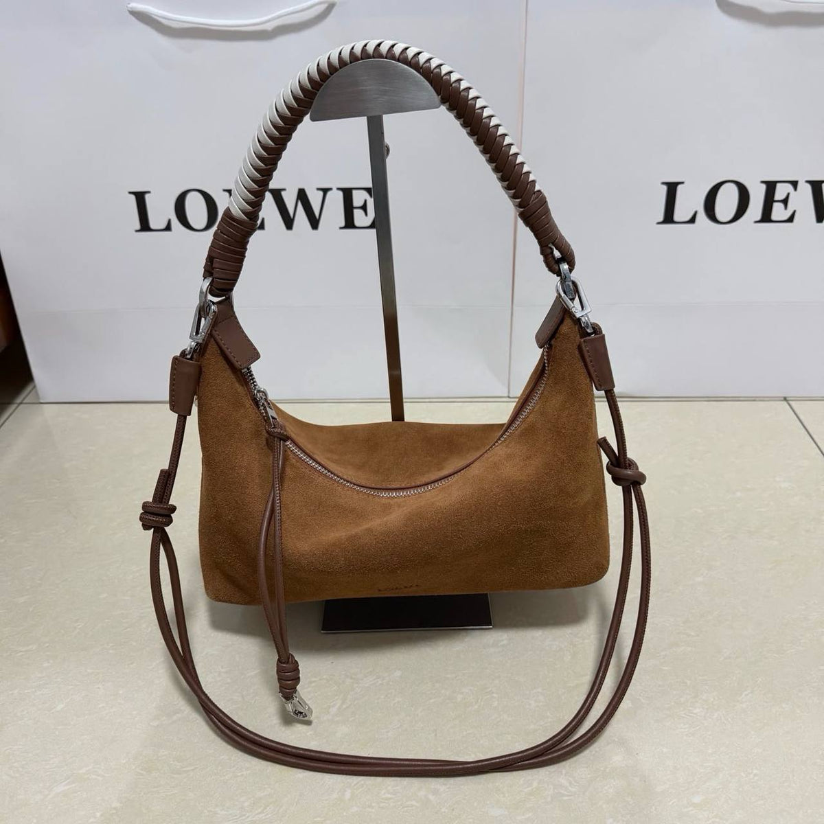 Loewe 
Master
300 dhs🇦🇪🇦🇪
#26cm🥰🥰

Zain228
♥️♥️♥️