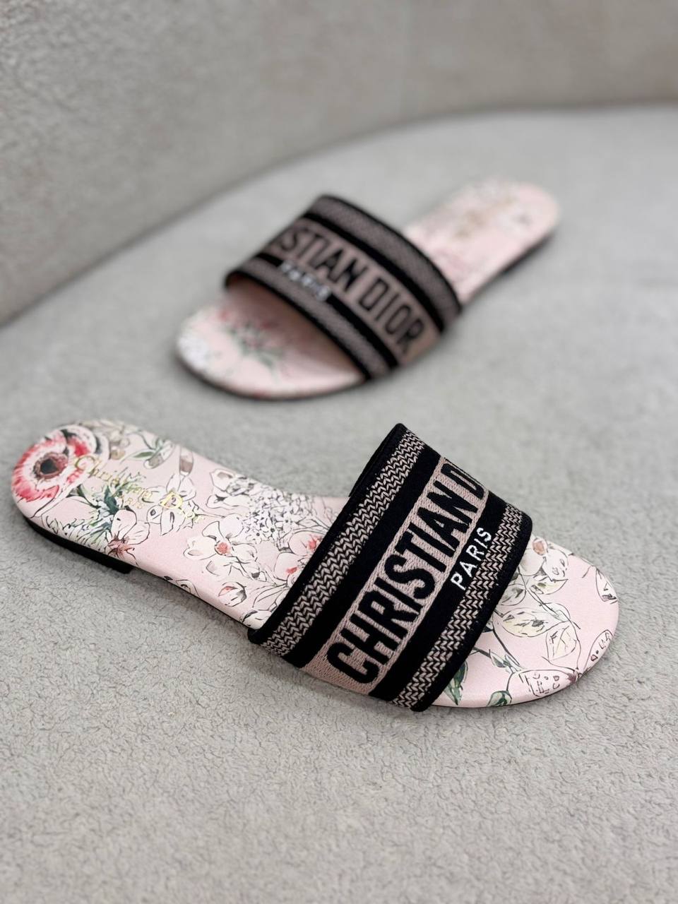 Dior  
100 dhs✅
Size 36-42

Zain55
♥️♥️♥️