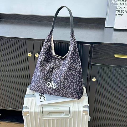 ALO 

70 dhs🪙🖤

Zain253
♥️♥️♥️
