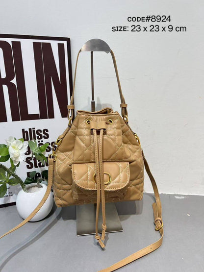 CHRISTIAN DIOR
BUCKET BAG
ᴡɪᴛʜ ʟᴏɴɢ ʙᴇʟᴛ sᴛʀᴀᴘ
sɪᴢᴇ : 23 cm

70 dhs🪙💕

Zain31
♥️♥️♥️