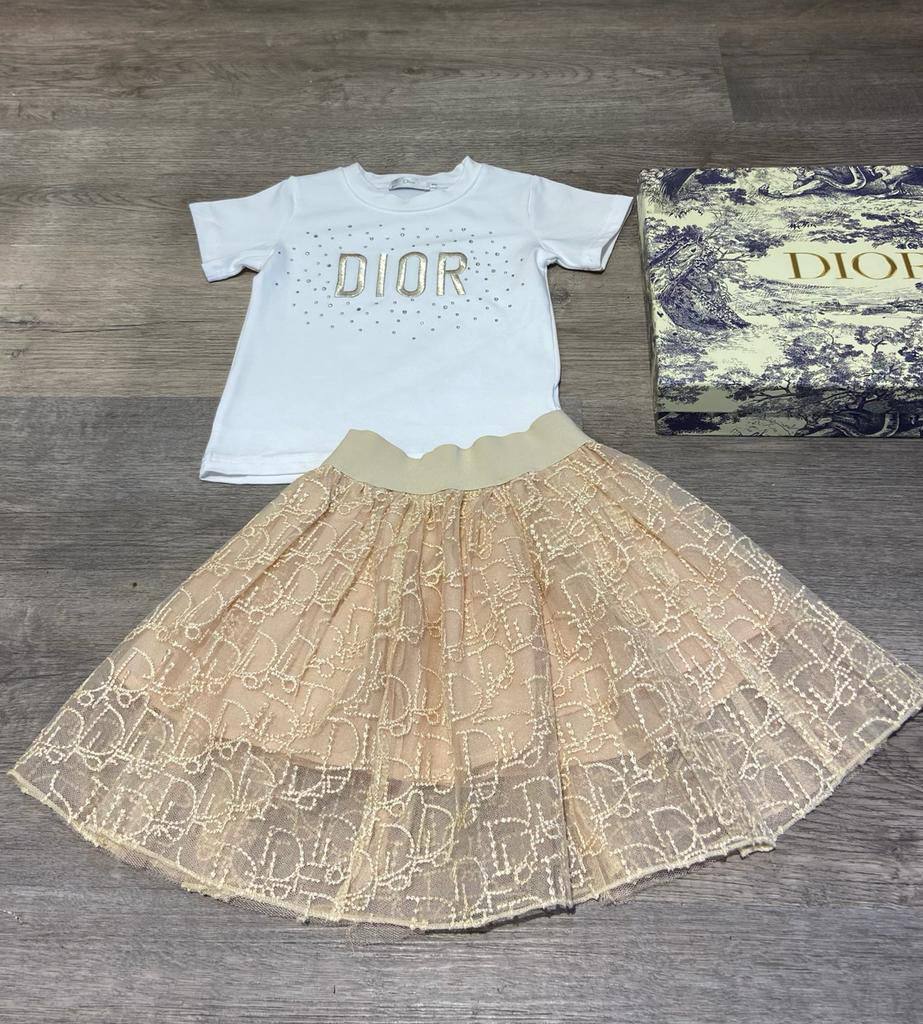 Dior
1-10y 
120 dhs💓

Zain151
♥️♥️♥️