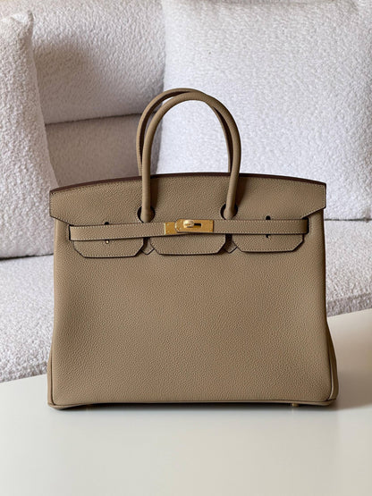 Hermes Birkin 35 cm 💕master quality😍with box❤️
440 dhs🪙🌨️

Zain52
♥️♥️♥️