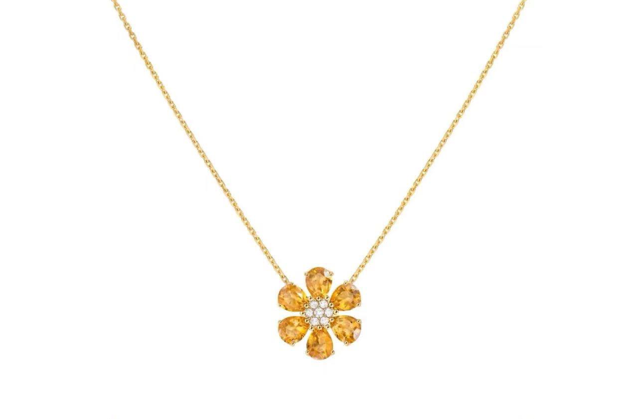 VCA 
Necklace 🐦‍🔥
Master quality 💯
With normal boxes 🗃️ 
50 dhs🇦🇪🇦🇪

With master box 📦 
85 dhs🇦🇪🇦🇪

Zain216
♥️♥️♥️