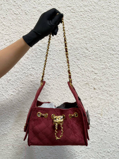 Chanel 
25bag mini
Size:20×22cm
120 dhs💓

Zain114
♥️♥️♥️