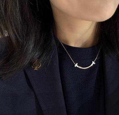 Tiffany 🔥*
Necklace 🐦‍🔥
Master quality 💯
With normal boxes 🗃️ 
50 dhs💓
With master box 📦 
70 dhs💓

Zain216
♥️♥️♥️