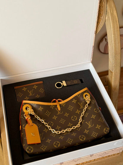 New Collection✨✨✨
LV
20cm
450 dhs✅
*FULL SET(GIFT BOX)*😍😍
*MASTER QUALITY*
With box

Zain167
♥️♥️♥️