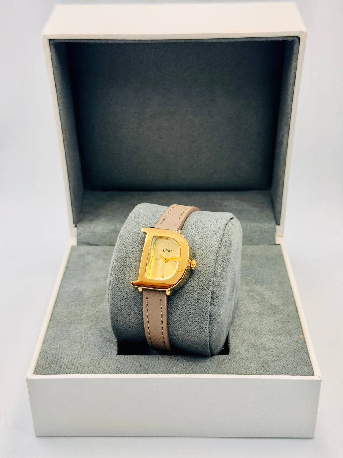 Dior ladies
*New Arrival*🔥
55 dhs🗽

Zain08
♥️♥️♥️