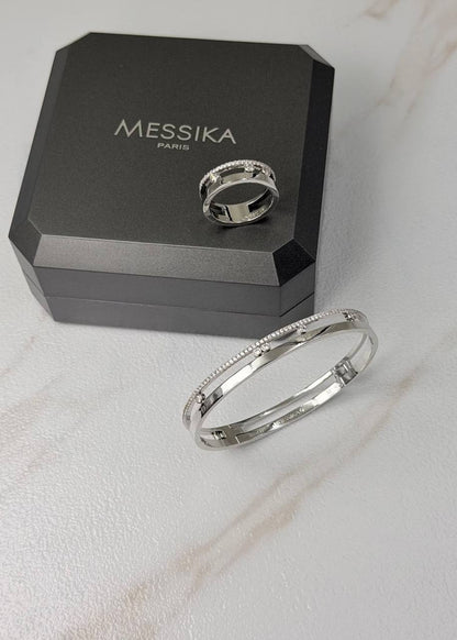MESSIKA 
* ⁠↗️ *Super Master Quality ®️*⬆️
* MOVE ROMANE HALF PAVÉ BRACELET & RING SMALL MODEL
* ⁠
Bangle size 19cm & 17cm
Ring size 6,7,8,9

Bangle with Ring
*230 dhs🇦🇪🇦🇪* with *NORMAL* Box & Bag
*270 dhs🇦🇪🇦🇪* with *Good* Packaging 🎁

Zain209
♥️