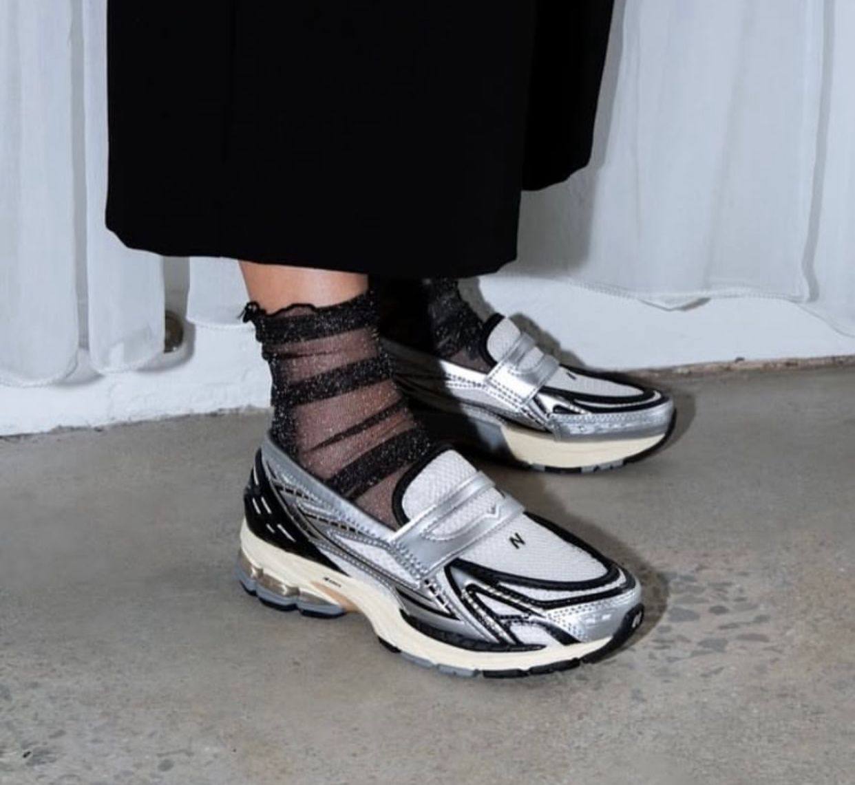 New Balance 1906L Loafers “Silver Metallic /Cream”
36-45 AVAILABLE 🤩
230 dhs✅

Zain242
♥️♥️♥️