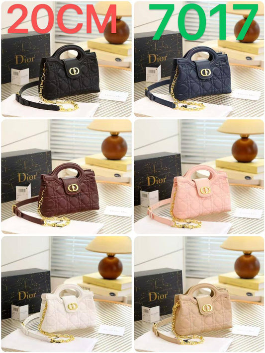 Dior 20cm 
High Quality 
110 dhs🪙🌨️
With Box
🎁🎁🎁

Zain50
♥️♥️♥️