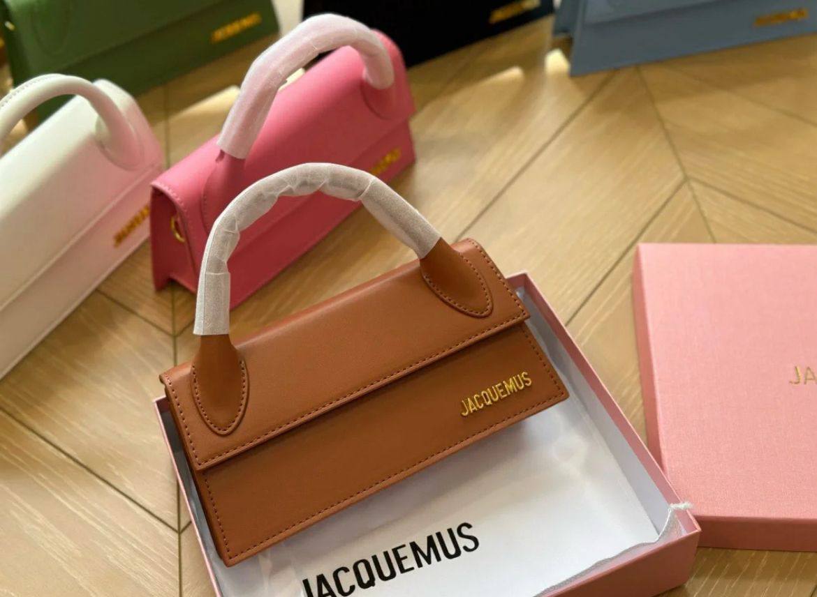Jacquemus - LV
90 dhs🪙💕

Good quality 

with box
🎁🎁🎁

Zain35
♥️♥️♥️