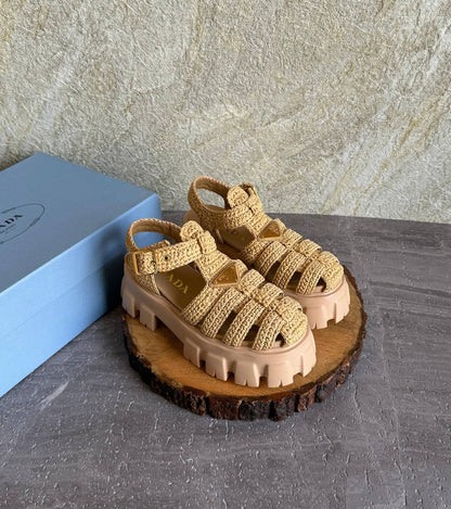 PRADA 
SuperMaster Quality 💯
550 dhs🇦🇪🇦🇪
Size: 36-41💥

Zain171
♥️♥️♥️