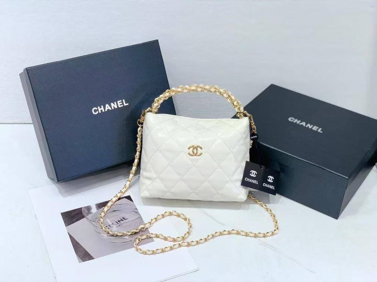 Chanel 24B
Size: 18 * 15 * 6 cm
80 dhs🪙🖤
with box🎁

Zain115
♥️♥️♥️
