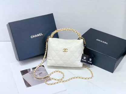Chanel 24B
Size: 18 * 15 * 6 cm
80 dhs🪙🖤
with box🎁

Zain115
♥️♥️♥️