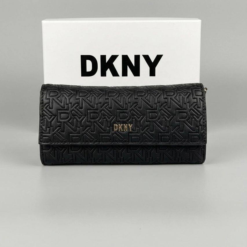 DKNY

High quality

With box 
100 dhs🇦🇪🇦🇪

Zain50
♥️♥️♥️