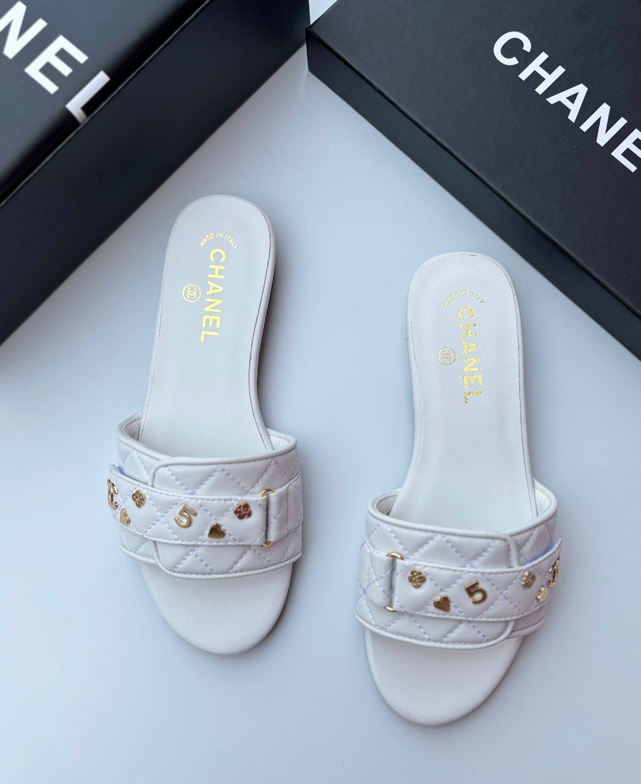 Chanel slipper
100 dhs🌺
Size 36-42

Zain55
♥️♥️♥️