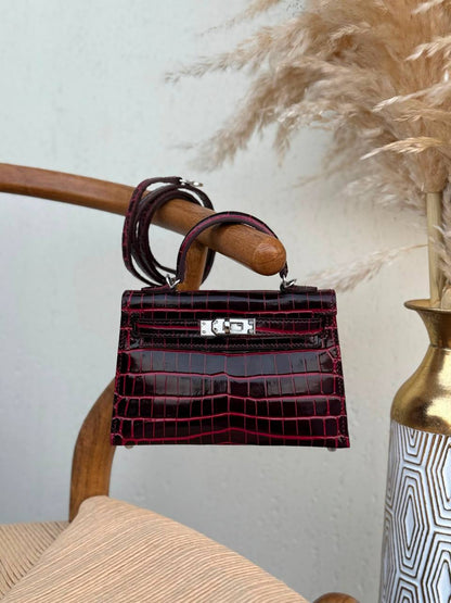 HERMES
19cm
360 dhs🇦🇪🇦🇪
Top quality 
With box🎁

Zain167
♥️♥️♥️