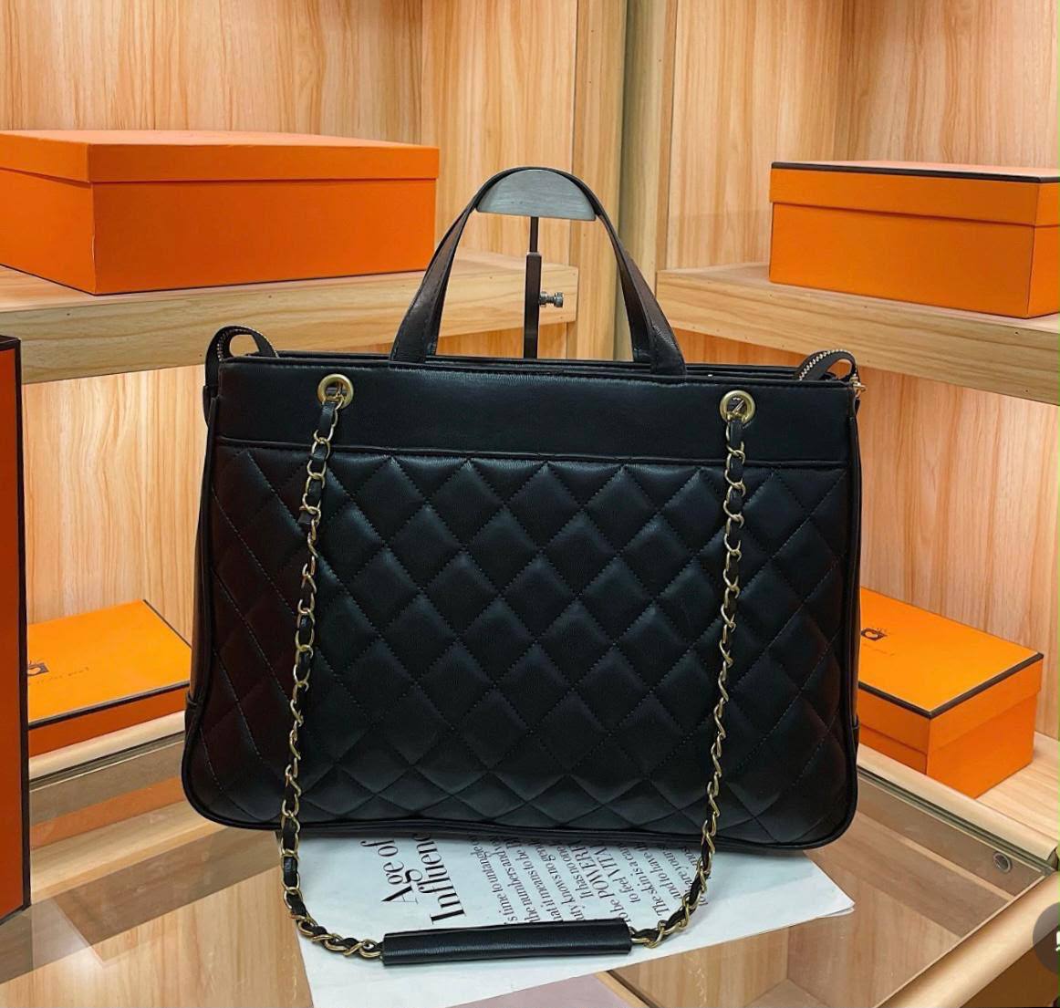 CHANEL 
COPY ONE 
170 DHS💓

Zain17
♥️♥️♥️