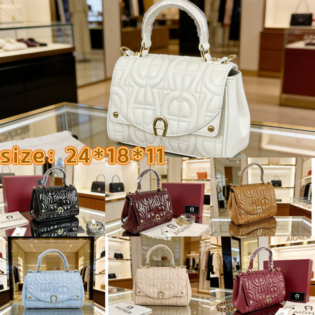 Aigner
95 dhs🇦🇪
with box
🎁🎁🎁

Size:24*18*11

Zain07
♥️♥️♥️