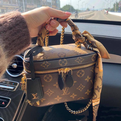 LV
100 dhs🇦🇪
With box

Zain219
💓💓💓