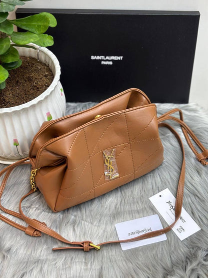 YSL 
SIZE  ……… 25 CM 🥰
95 dhs✅
with BOX🌷

Zain244
♥️♥️♥️