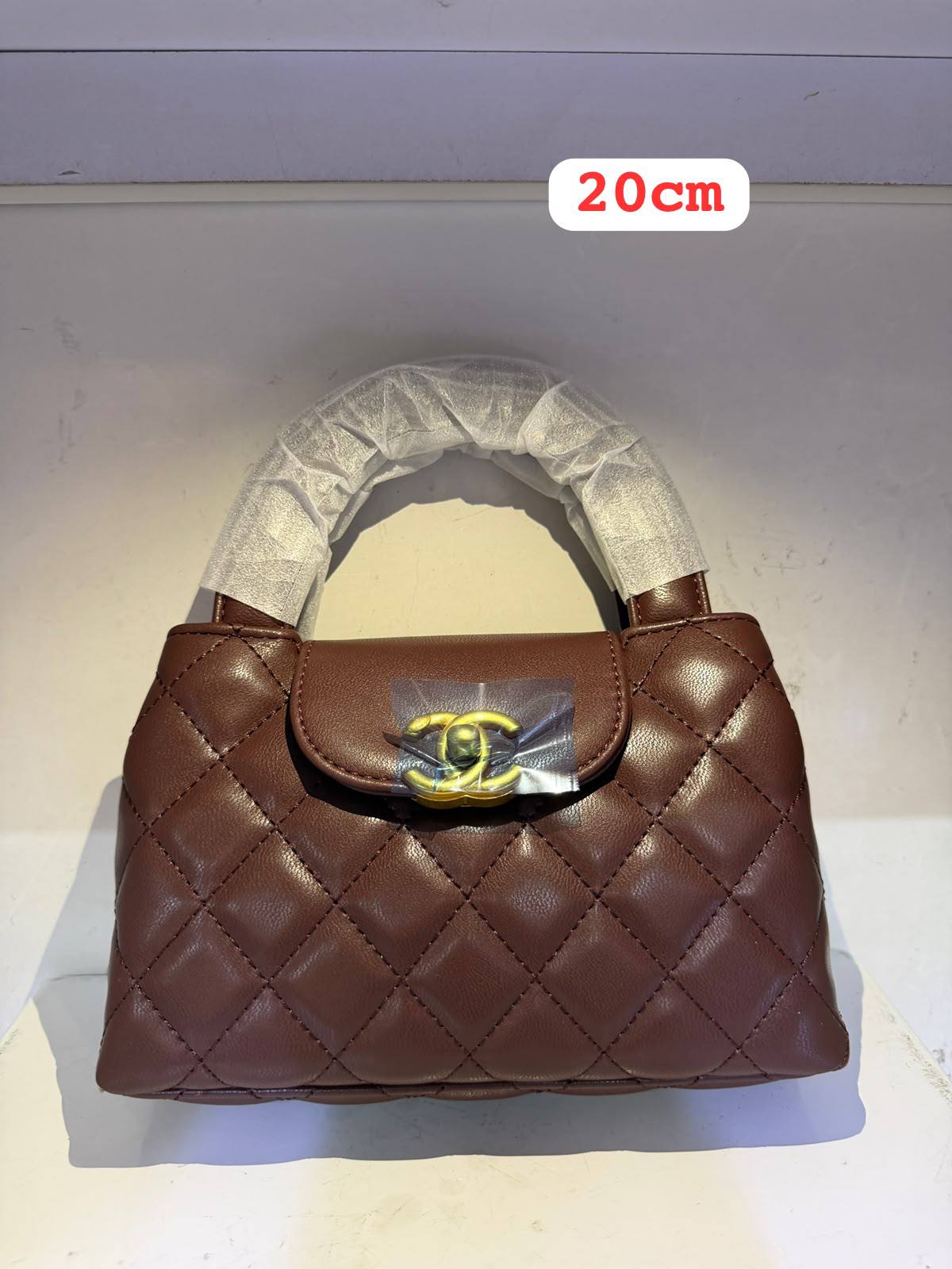 CHANEL KELLY

20CM STOCK

WITH BOX 
100 dhs🇦🇪🇦🇪

Zain168
♥️♥️♥️