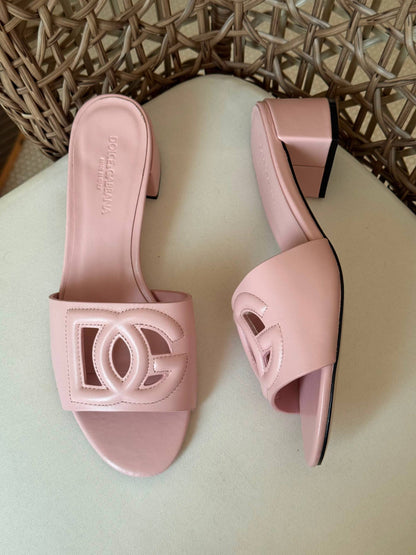 D&G 
✨ New Collection
👠 36–41
💎 Premium Quality
🔥 Super Master
450 dhs✅

Zain198
♥️♥️♥️