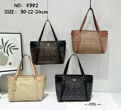 Coach
size 30cm 
good quality 
110 dhs✅

Zain278
♥️♥️♥️